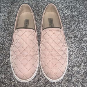 Pink Steve Madden slip on’s 🍉